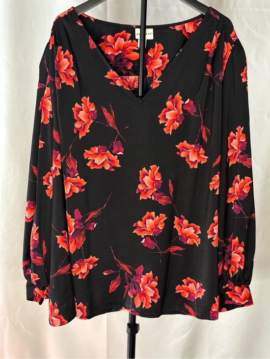 Ava & Viv Tops - Ava & Viv Black V-Neck Blouse w/ Orange-Red Floral Print Plus Size